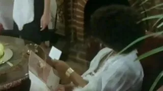 복종하는 여자 배열 그룹 성과 두 개의 구멍을 엿