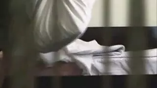갈색 머리 쇼 포르노 에이전트 그녀의 남근 빨 기술
