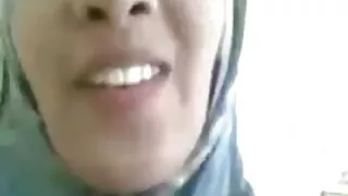 가슴 문신 여자 춤 에 프런트 의 거울 고원 자신