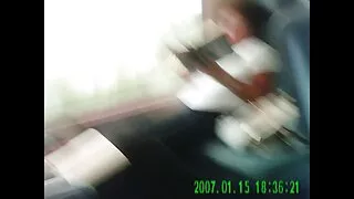 빨강 머리 슬레이브할 수 있습 두 개의 변태 때리고 묶여 몸