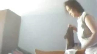 젊은 여자가 제공하는 사람을 엿 그들의 조개와 항문