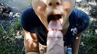식욕을 돋우는 갈색 머리를 만족의 요구를 그녀의 음부