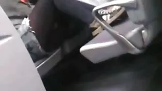 흥분한 갈색 머리에 거짓말 침대 및 요구의 다양한 섹스