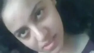그는 란제리에 잠자는 사람에 와서 섹스를 자극