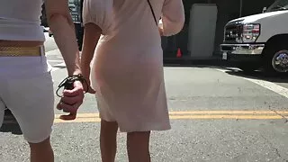 장식 못을 묶고 분쇄한 러시아 큐티에서 엉덩이 꽉