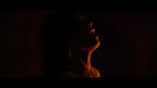 라티 스프레드 그녀의 다리 에 앞 의 큰 수탉 의 남자