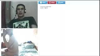 새 해의 프레 젠 테이 션의 중간에 어린 소녀에 의해 엿