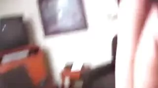 아시아 각질 둔 그녀의 입에서 정액의 많은 여자