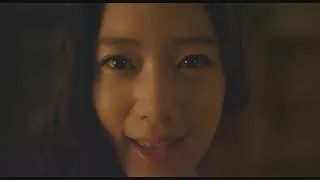 손가락에 던져 항문의 어두운 머리 아시아를 즐기면서 구강
