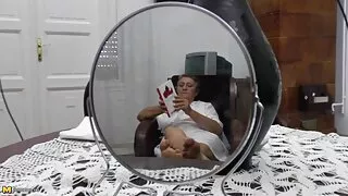 가슴 아픈 러시아 고객은 노골적으로 안마사의 수탉 뒤에 올랐다