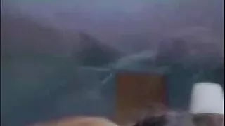 그녀는 스트립을 보여 주었고 다리 사이에 조금 애무 할 준비가되어 있습니다