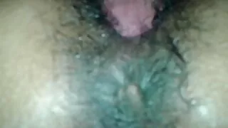 성숙한 아름다움은 남자에게 양보를하고 침대에서 그에게 항복