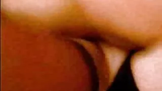 러시아 금발에 앉아 닭고 얼굴의 좋은 애인