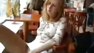 소녀 안경을 놀라움은 그녀의 사랑하는 입으로 1 인칭 시점